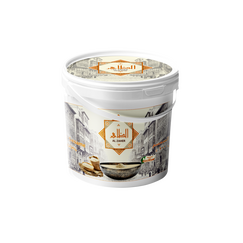 عبوة طحينة الظاهر سعة 10 كجم مصنوعة من سمسم طبيعي 100% بتصميم عبوة بيضاء تحمل لوجو الظاهر وخلفية من شوارع القاهرة القديمة.
Al ZAHER Tahini 10 Kg bucket made from 100% natural sesame, white packaging with Al ZAHER logo and vintage Cairo street background.